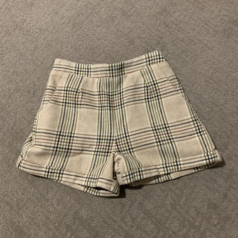 Cute plaid, lined, trouser shorts. Size small, never worn.